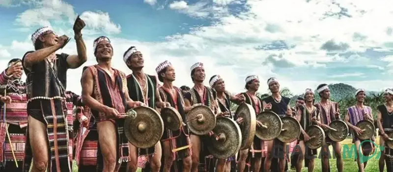 Người dân tộc thiểu số Bahnar đang trình diễn văn hóa truyền thống tại Tuy Phước Bắc