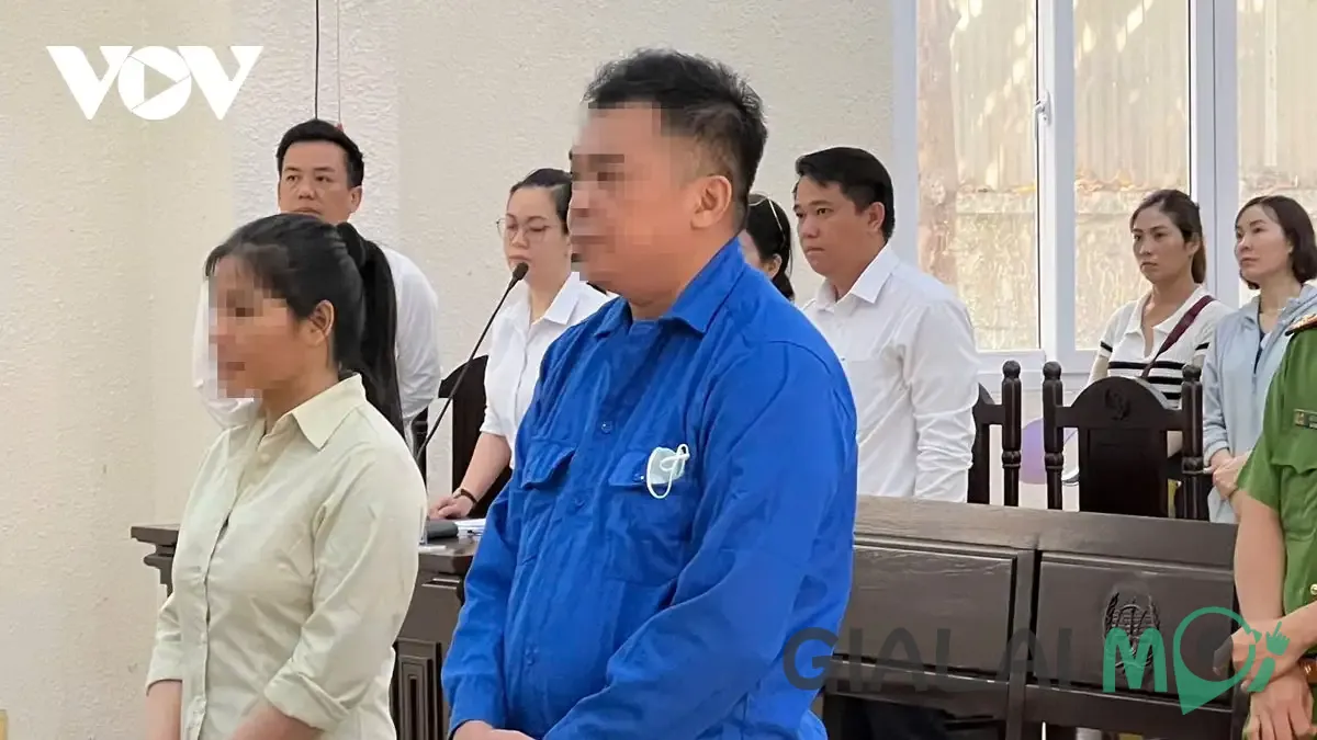 Minh họa người mua và người bán nhà đang giao dịch với sự hỗ trợ của đại lý bất động sản
