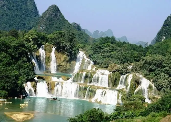 Thác nước gần phường Tam Quan tỉnh Gia Lai